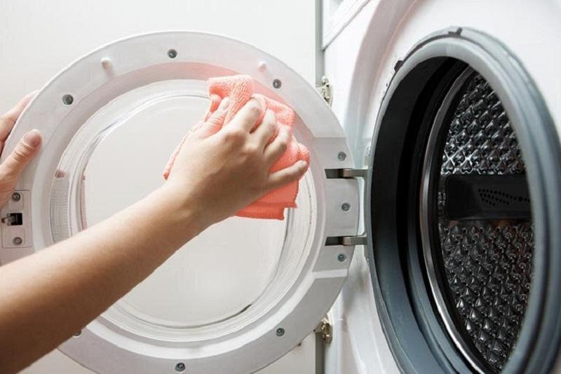 Thao tác đóng mở cửa nhẹ nhàng đúng cách